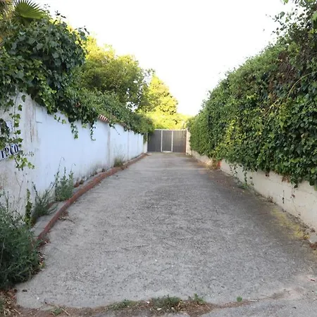 Con Piscina, Amplio Jardin Y Aire Acondicionado Сasa de vacaciones