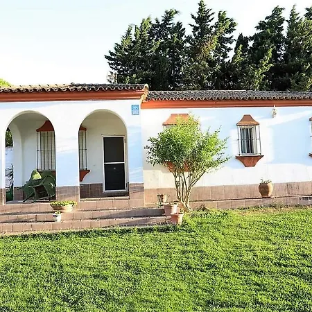 Con Piscina, Amplio Jardin Y Aire Acondicionado Holiday home *