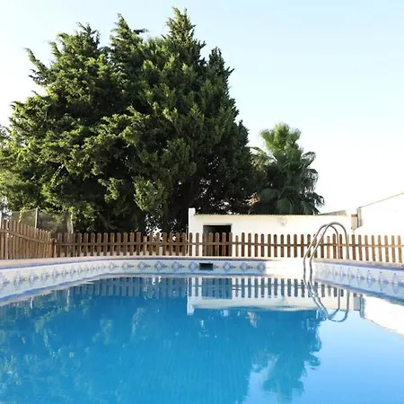 Con Piscina, Amplio Jardin Y Aire Acondicionado Holiday home Chiclana de la Frontera