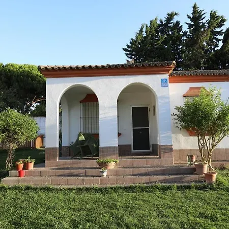 Con Piscina, Amplio Jardin Y Aire Acondicionado *