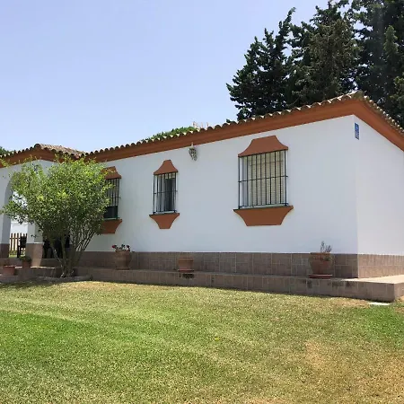 Con Piscina, Amplio Jardin Y Aire Acondicionado Holiday home